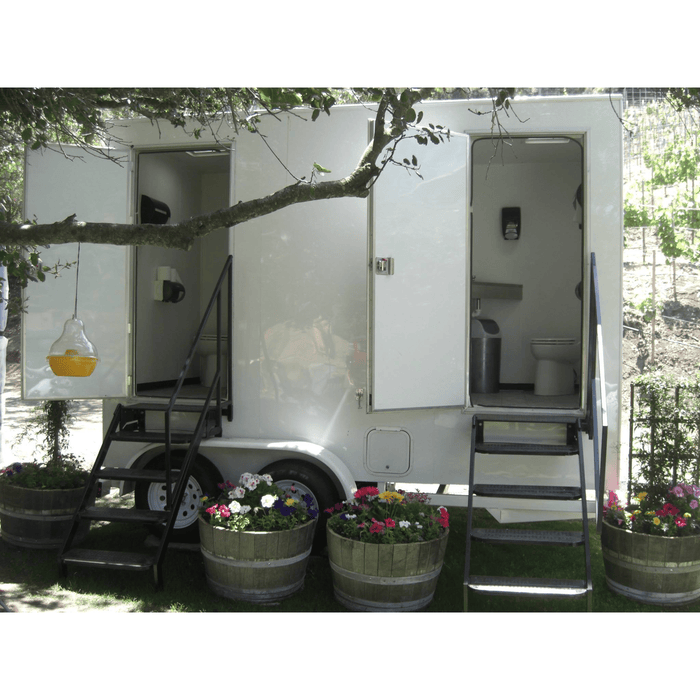 Portable Restroom with Waterless Incinerating Toilet